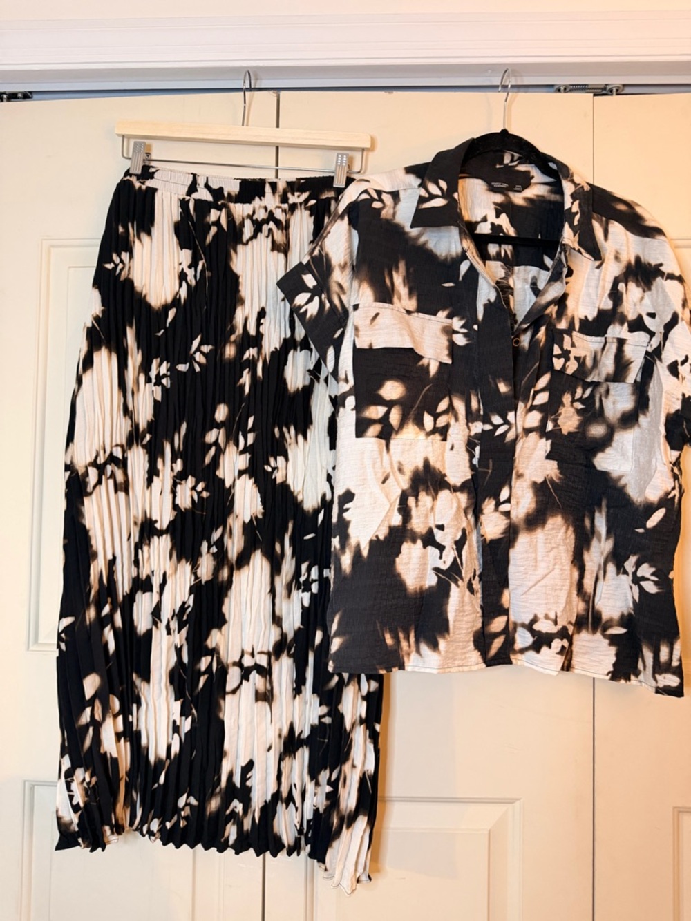 Simply Vera Vera Wang Black and White Skirt and Top